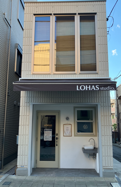 旧日光街道沿いにあるLOHAS studio北千住店