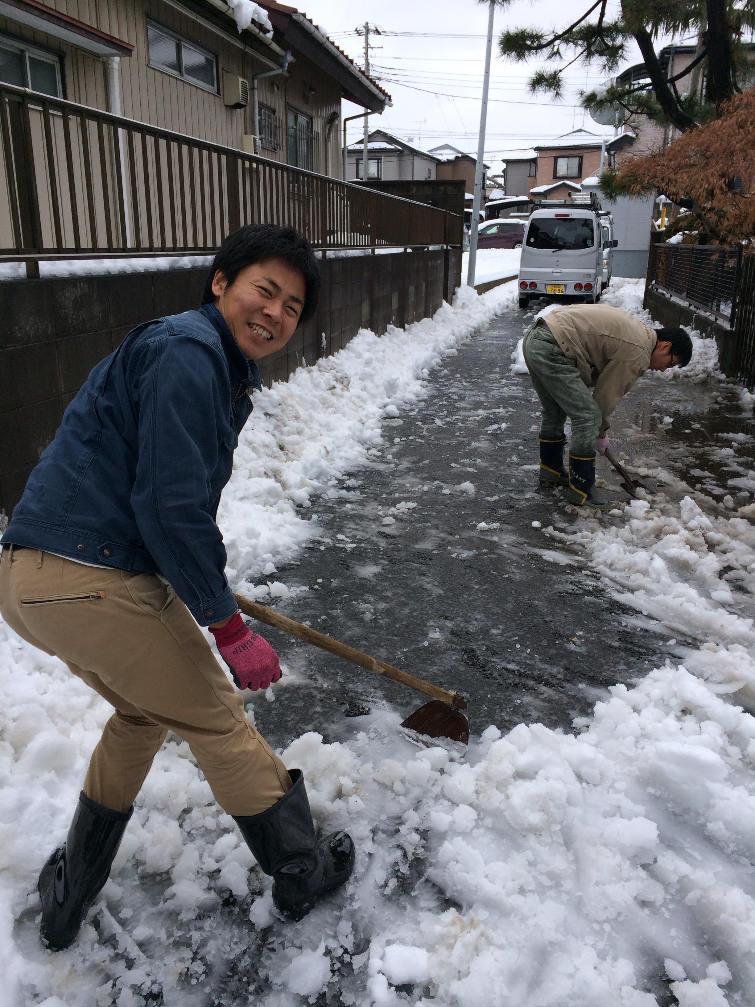 さいたま市見沼区の現場で雪かき♪